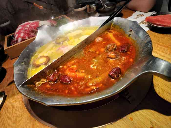 凑凑火锅·茶憩(恒隆广场店)-"锅底:猪肚鸡77辣锅,我的最爱.