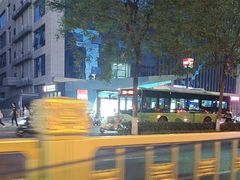 -西安大雁塔科技大学地铁站亚朵酒店