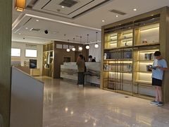 -杭州西湖湖滨银泰亚朵酒店