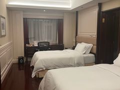 -深圳富苑皇冠假日套房酒店