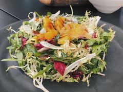 温热海鲜沙拉配牛油果-Mercato莫卡多露台餐厅与酒吧(K11店)