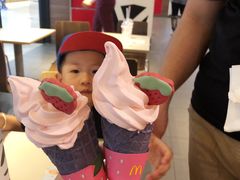 草莓甜筒-麦当劳(龙之梦购物中心店)