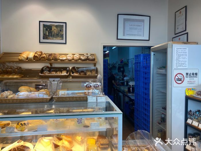 贝克托马斯·德式烘焙传承(南新店)面包甜点陈列柜图片