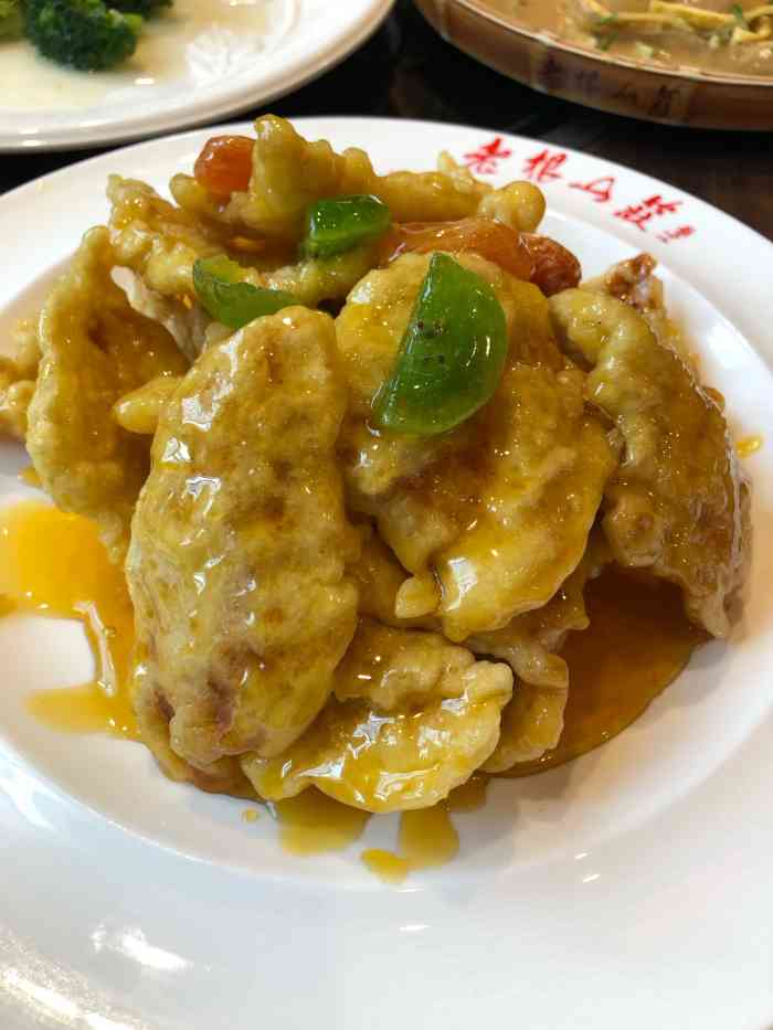 老根山庄(北京总店)-"纯正的东北菜 旁边就是刘老根大舞台 .