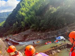 -安吉龙王山峡谷漂流