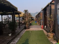 -冰冰龙虾·江湖菜·花园江景餐厅