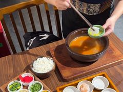 -良米山·云南野生菌过桥米线(上海首店)