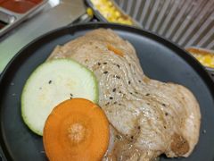 -山野的朋友露营炭火烤肉