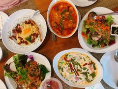 -Chom Cafe and Restaurant