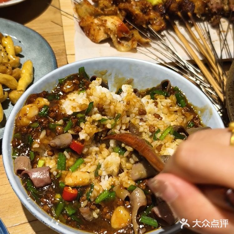 啊啊啊在沈阳吃到了正宗的海肠拌饭🍢🍚
