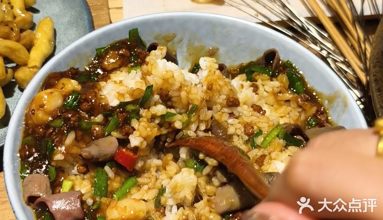 啊啊啊在沈阳吃到了正宗的海肠拌饭🍢🍚