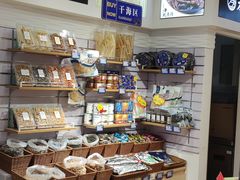 面包甜点陈列柜-水一方现烤鱿鱼丝大连特产(三八广场店)