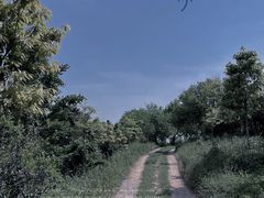 -亮河湾山庄