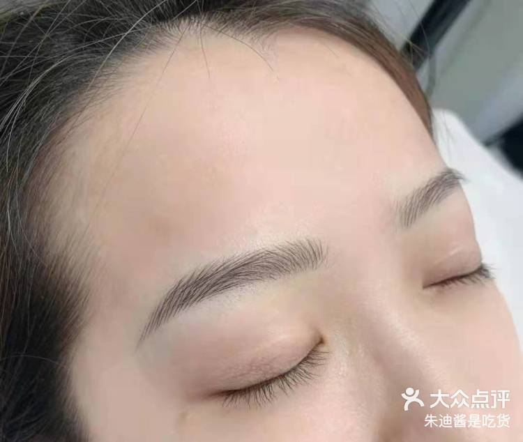 Btt国际半永久纹眉纹美瞳线 万达店 带朋友过来做眉毛 位置很好找 就在万达b 大众点评移动版