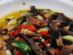 -阿瓦山寨·湘菜现炒·剁椒鱼头王(咸阳总店)