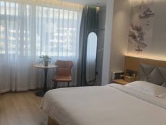 -宸玥酒店(成都西南财大地铁站店)