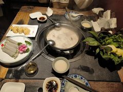 -大匠工房古船木艺术餐厅·猪肚鸡专门店(长白仙岛店)