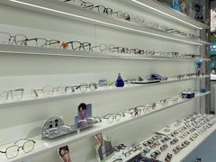 -一人多镜蔡司·依视路眼镜店(琉璃店)