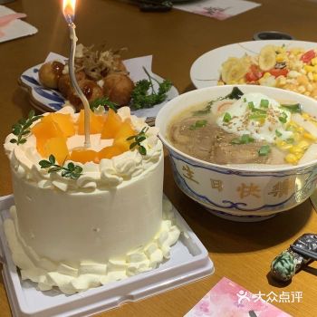 这家店性价比极高而且味道非常不错刺身很新鲜,鳗鱼超好吃