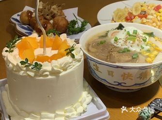 这家店性价比极高而且味道非常不错刺身很新鲜，鳗鱼超好吃