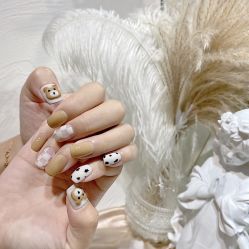 -花岐款式专研健康美甲沙龙