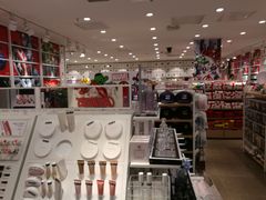-名创优品(北京新中关购物中心地铁层店)