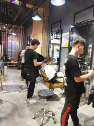 -MOVAN  HAIR莫凡匠人发型屋