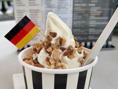 酸奶冰淇淋-JW德国冻酸奶Frozen Yogurt(龙湖成都滨江天街店)