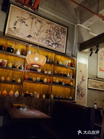错落有致，但是门店招牌不太起眼
