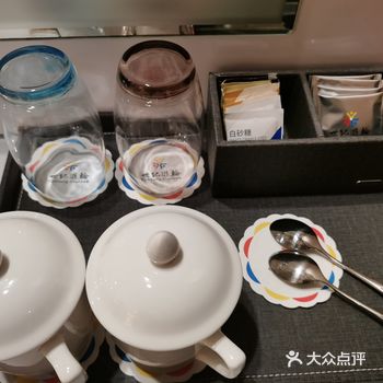 世纪传奇游轮，五天四晚的体验： 服务：疫情期间服务周