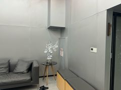 -蓝海豚游泳俱乐部(南京西路店)