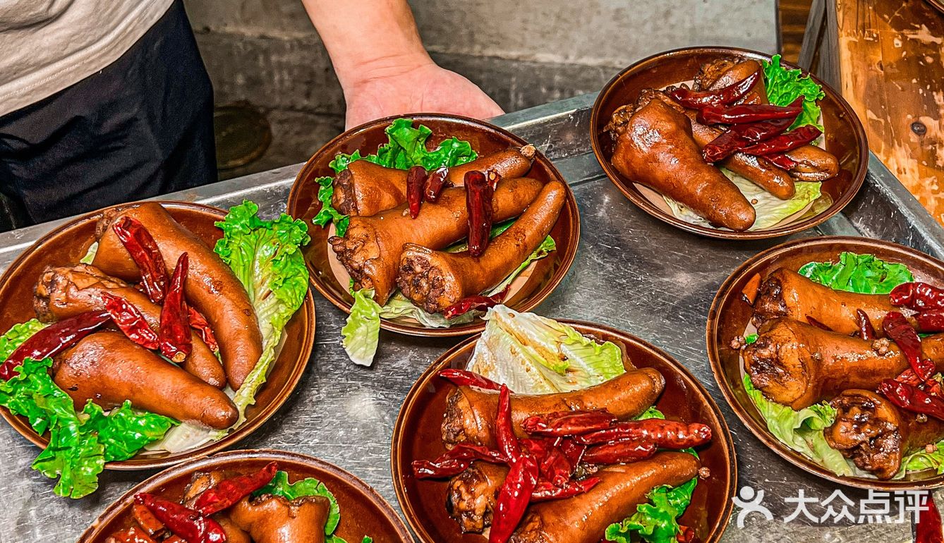 🪭重庆人民的松弛感，居民楼下的地道老火锅🔥