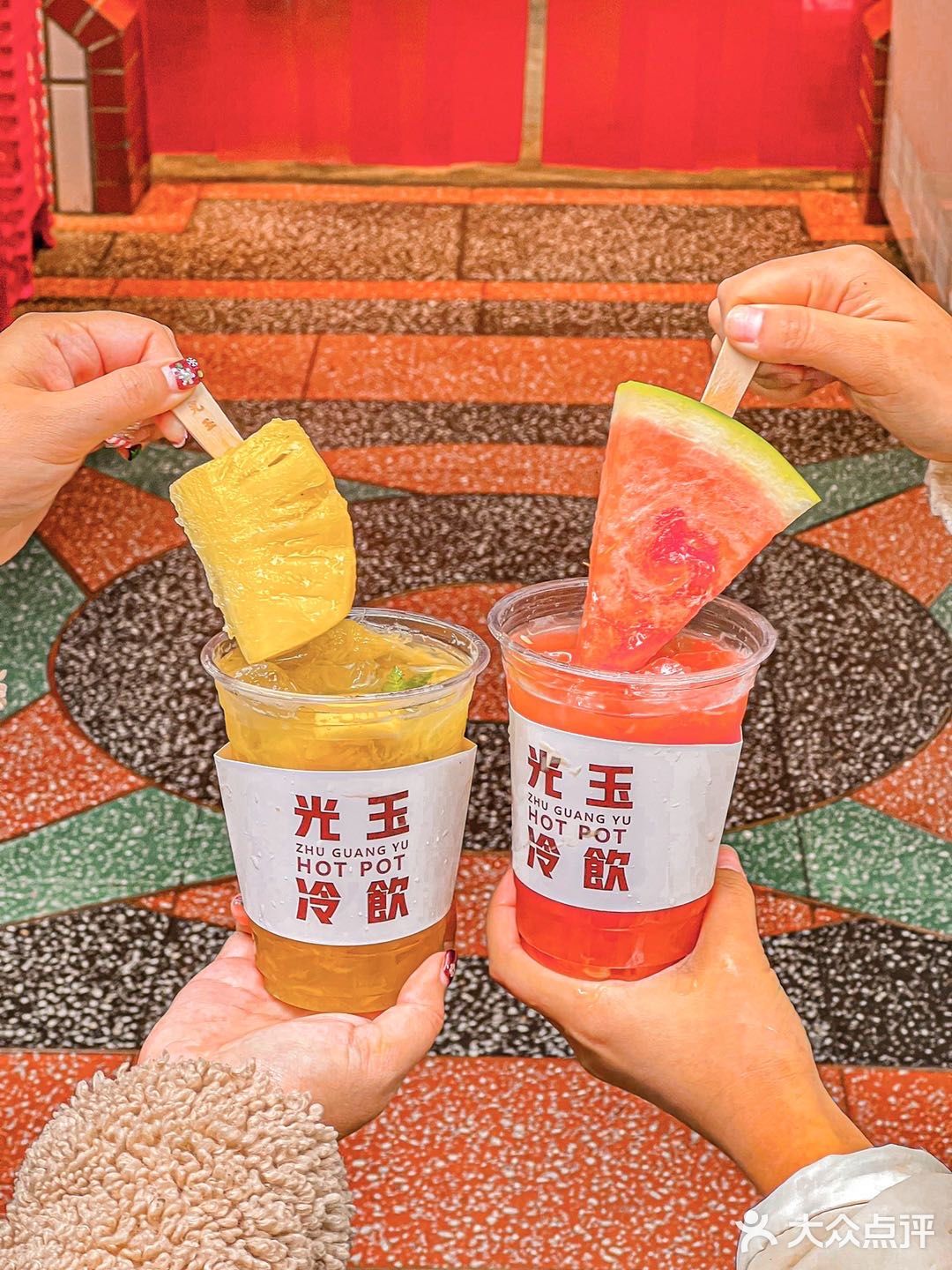 一勺挖开满满的珍珠和芋圆，甜品脑袋直接走不动道