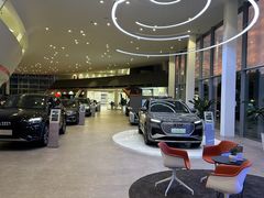 -深圳锦龙奥迪4S店(前海店)