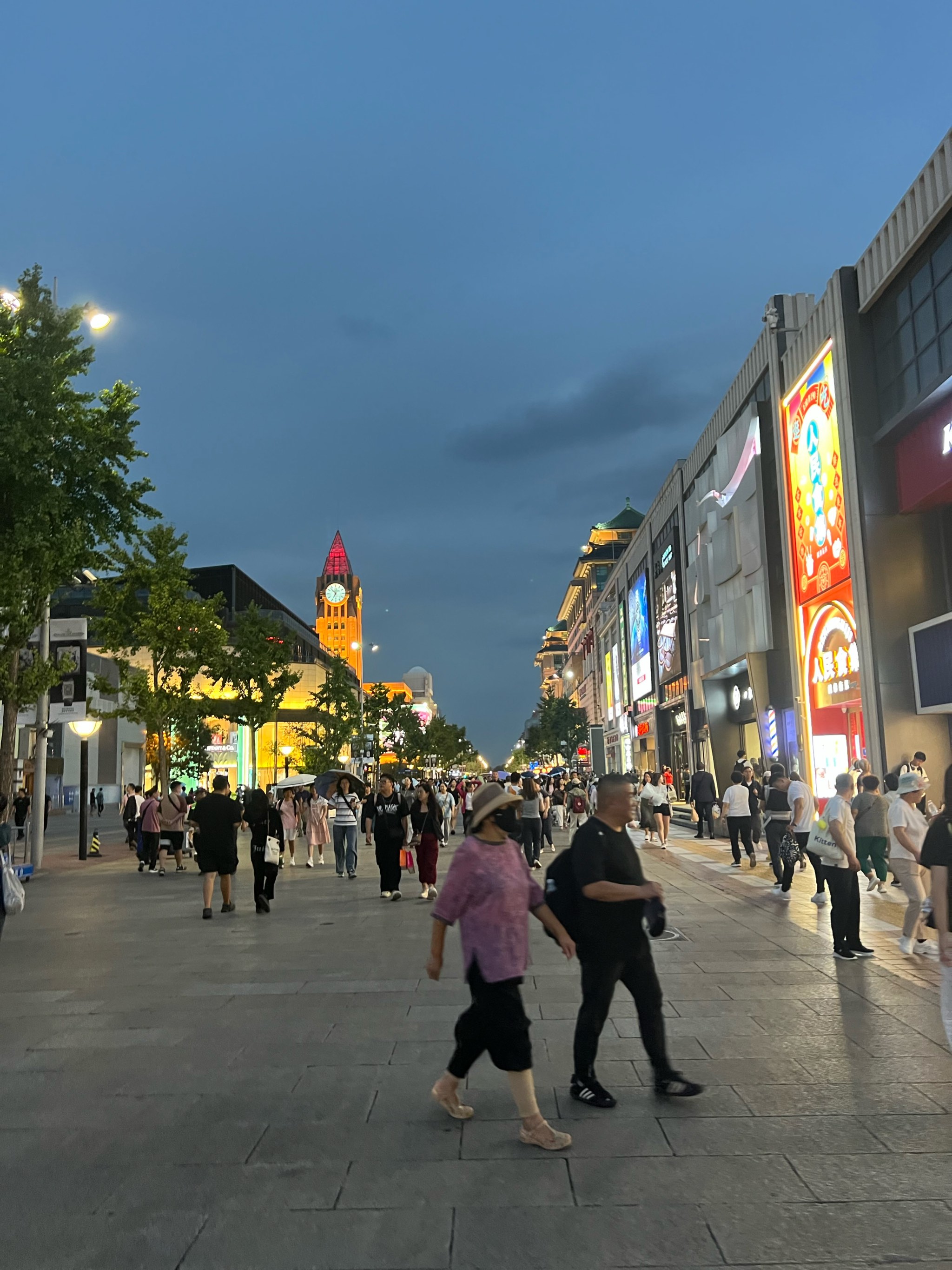 热闹的街景图片晚上图片