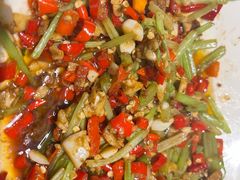 -阿瓦山寨·湘菜现炒·剁椒鱼头王(咸阳总店)