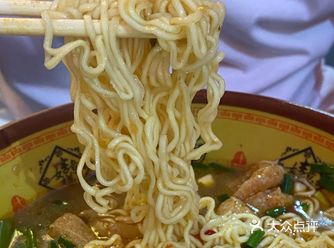 小巷子里宝藏小店铺湖南麻辣烫