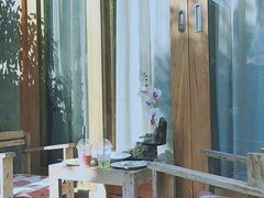 -Chom Cafe and Restaurant