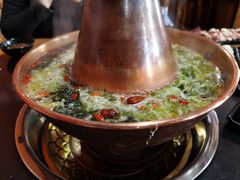 -果松木炭酸菜铜火锅·外婆参鸡汤