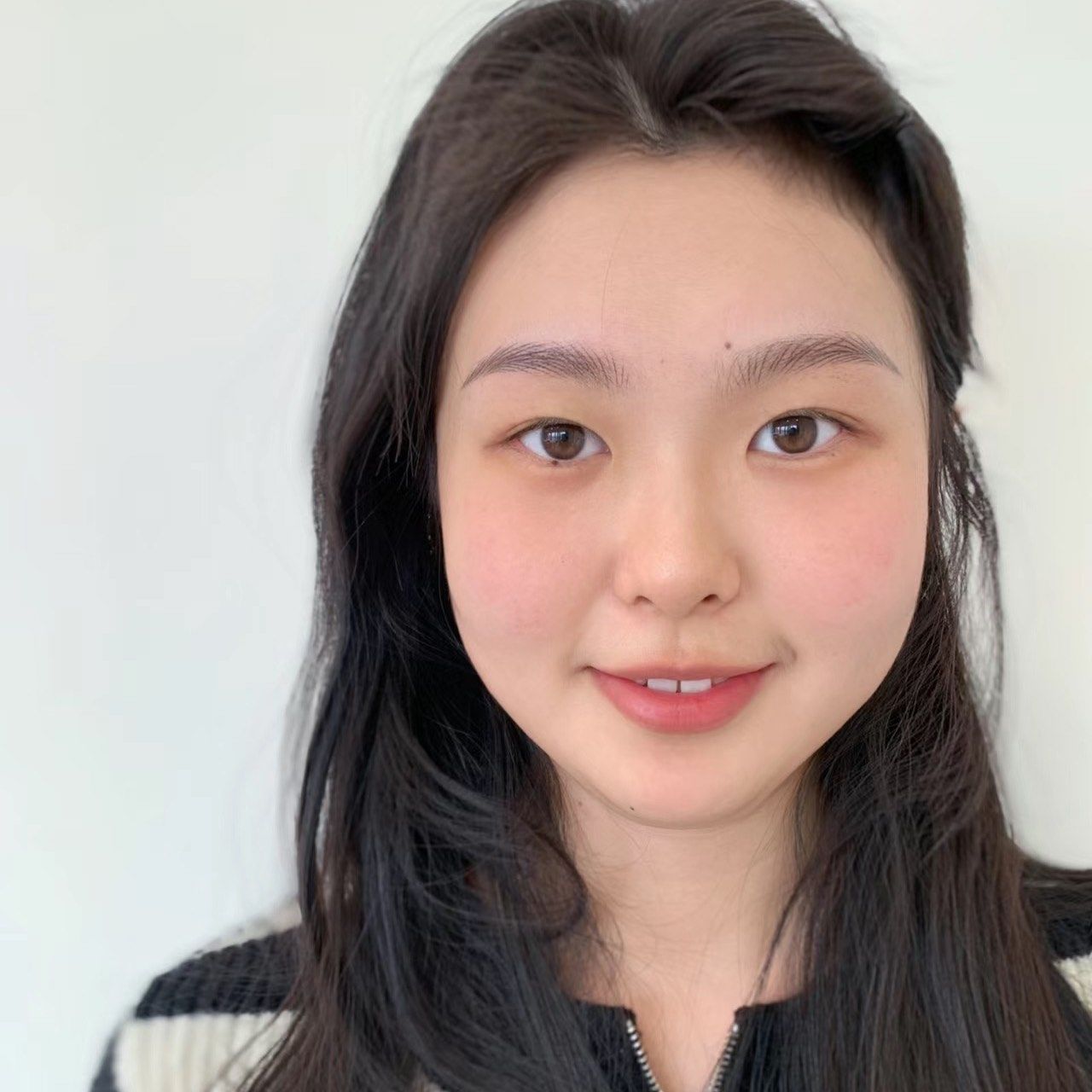 娃娃脸少女的毛绒感的野生眉