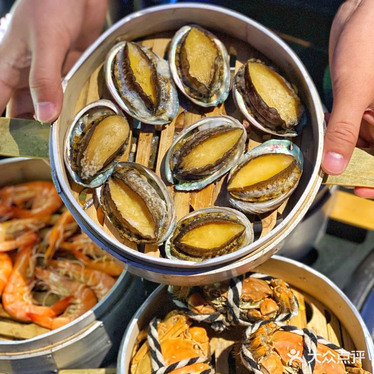 沉浸式吃饭体验，烁夜5D概念海鲜烤肉自助