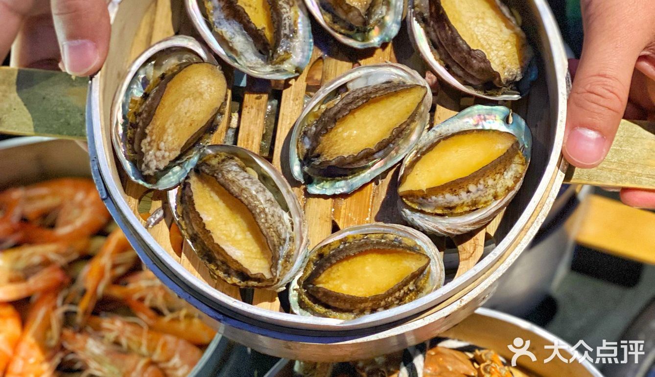 沉浸式吃饭体验，烁夜5D概念海鲜烤肉自助