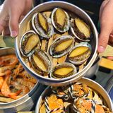 沉浸式吃饭体验，烁夜5D概念海鲜烤肉自助