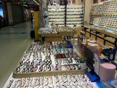 -美式眼镜·授权蔡司.依视路.尼康.豪雅.明月(人民广场店)