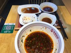 -呷佬·长沙手工米粉(金沙江路店)