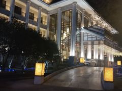 -浅深休闲酒店-停车场