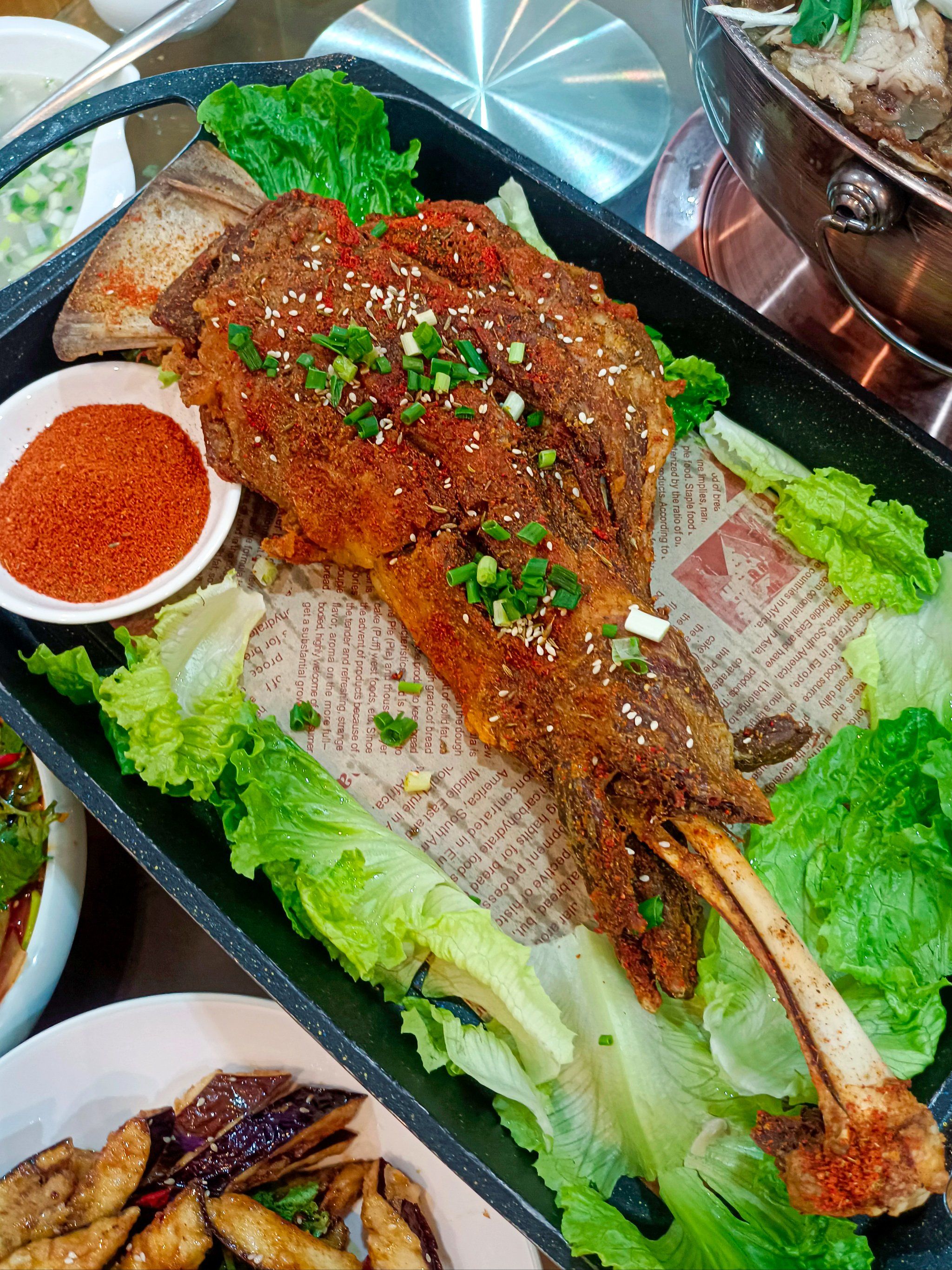 n山东特色酥香大羊腿\\n羊腿烤的非常的到位外酥里嫩满口留香认上