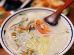 蒙自鸡汤过桥米线-雀舞云南菜(天津天河城购物中心店)