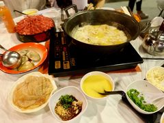 桂花蚌-鲜入围煮花胶鸡海鲜火锅