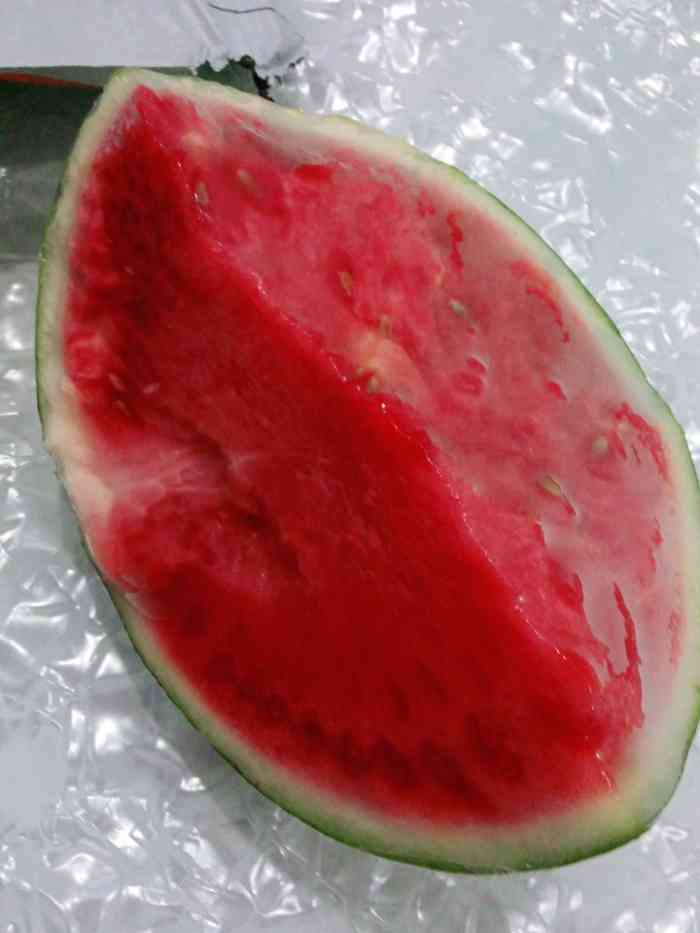 打分    /人 一瓣大西瓜,暴雨天和西瓜更配哦.开着空调,追综艺节目.